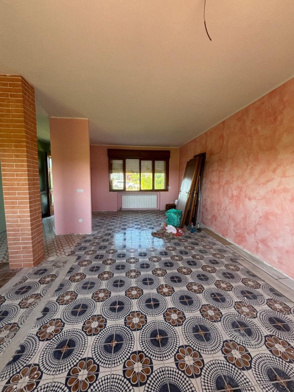 casa indipendente in vendita a Lendinara in zona Rasa