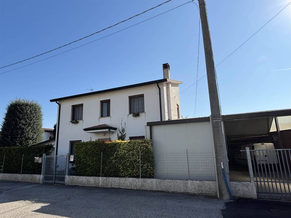 casa indipendente in vendita a Lendinara