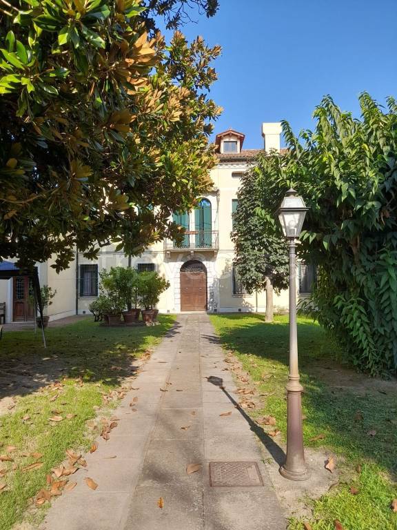 casa indipendente in vendita a Lendinara