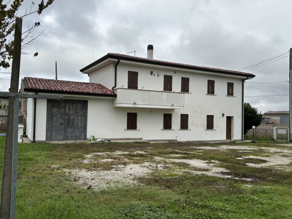 casa indipendente in vendita a Lendinara