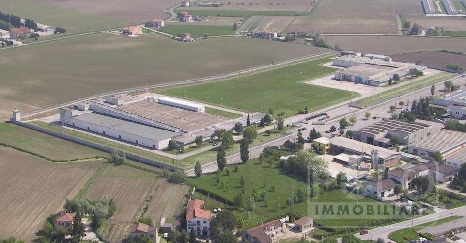 locale commerciale in vendita a Lendinara