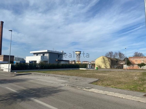 terreno edificabile in vendita a Lendinara