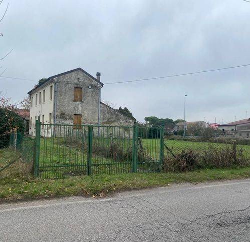 casa indipendente in vendita a Lendinara in zona Saguedo