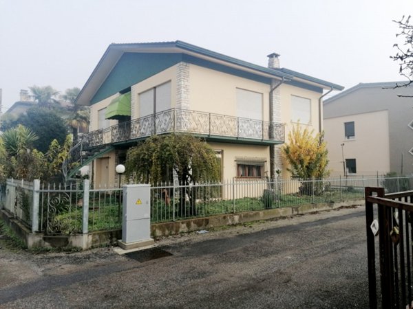 casa indipendente in vendita a Lendinara