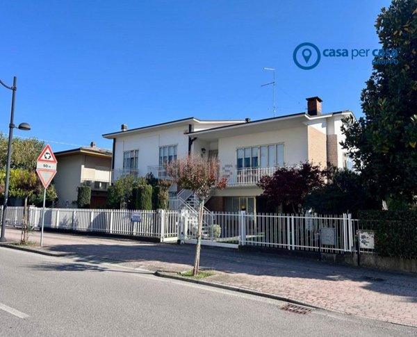 casa indipendente in vendita a Lendinara