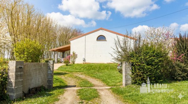 casa indipendente in vendita a Lendinara in zona Saguedo