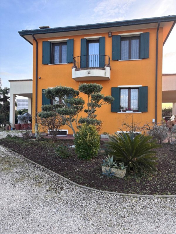 casa indipendente in vendita a Lendinara