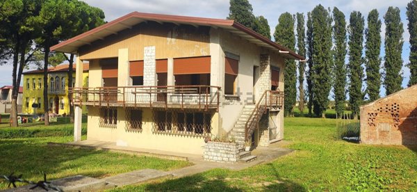 casa indipendente in vendita a Lendinara in zona Rasa