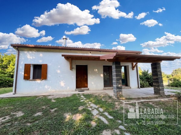 casa indipendente in vendita a Lendinara in zona Saguedo