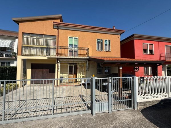 casa indipendente in vendita a Lendinara