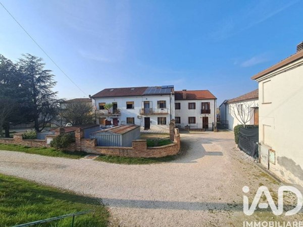 casa indipendente in vendita a Lendinara in zona Rasa