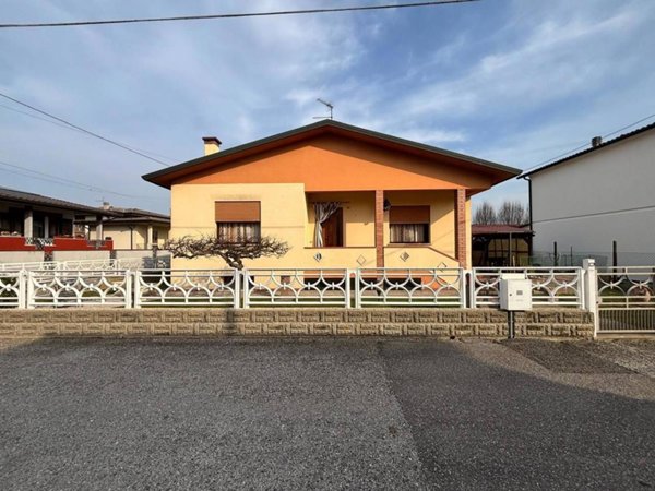 casa indipendente in vendita a Lendinara