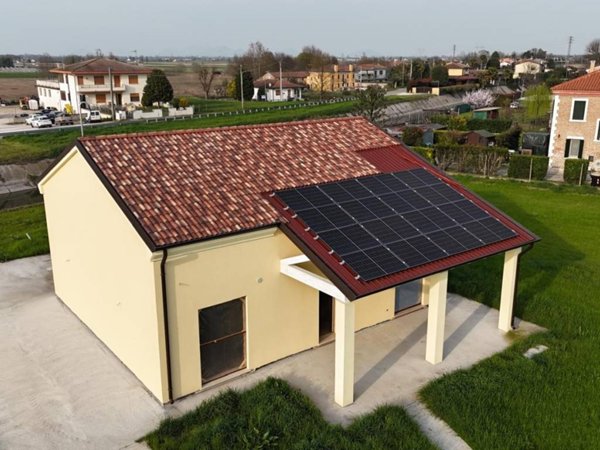 casa indipendente in vendita a Lendinara in zona Rasa