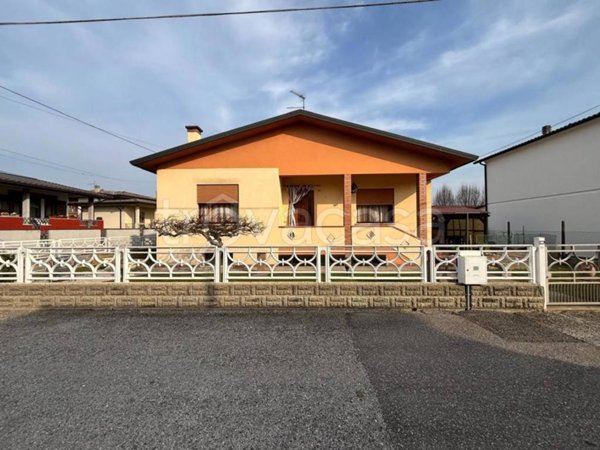 casa indipendente in vendita a Lendinara