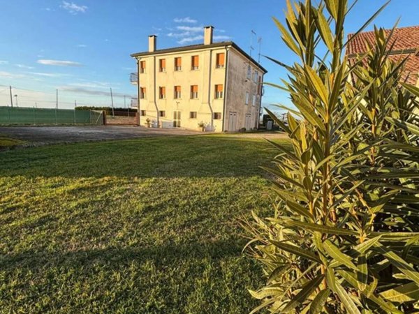 intera palazzina in vendita a Lendinara