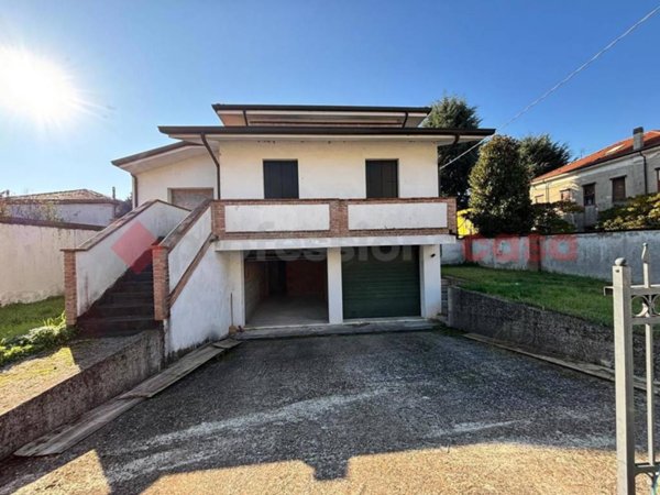 casa indipendente in vendita a Lendinara in zona Rasa