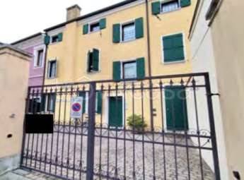 appartamento in vendita a Lendinara in zona Rasa