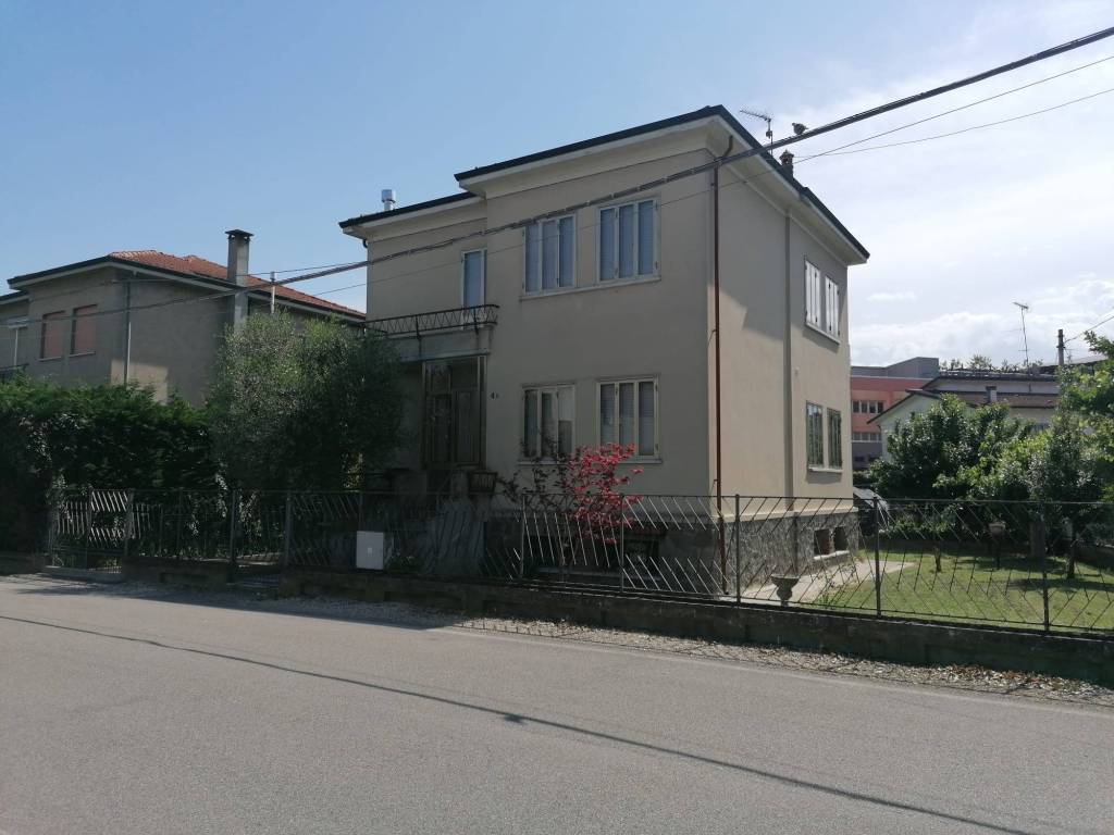 casa indipendente in vendita a Lendinara