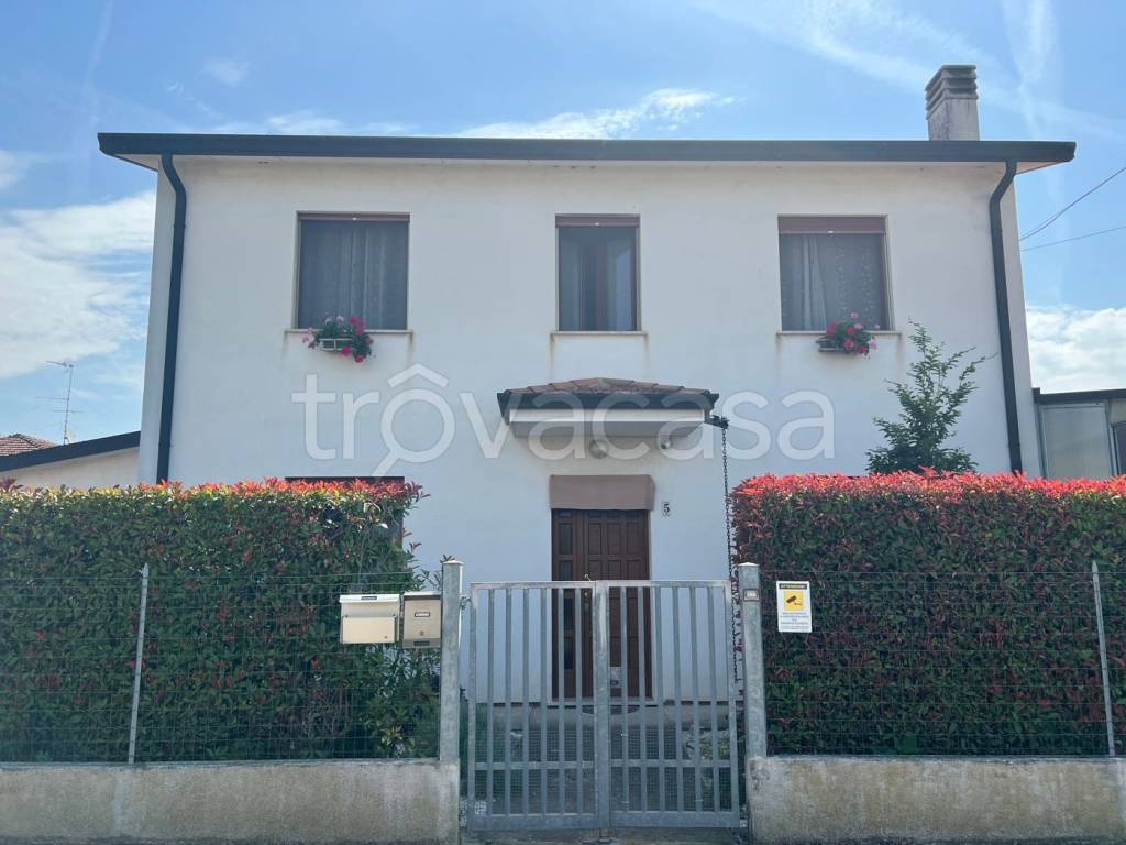 casa indipendente in vendita a Lendinara in zona Rasa