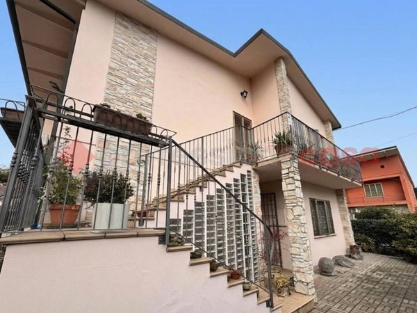 casa indipendente in vendita a Lendinara in zona Rasa