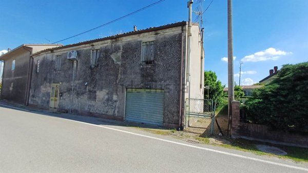 casale in vendita a Lendinara in zona Saguedo