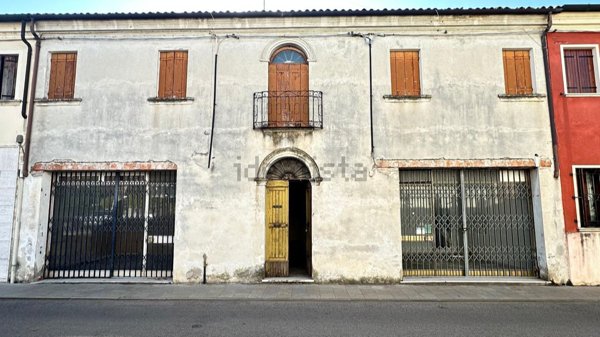 casa indipendente in vendita a Lendinara in zona Rasa