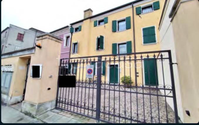 appartamento in vendita a Lendinara in zona Rasa