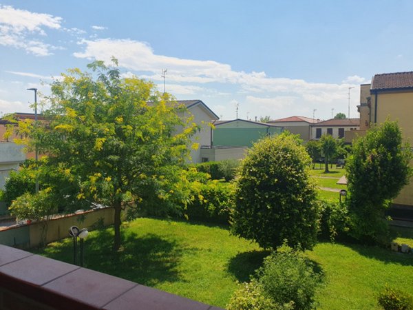 appartamento in vendita a Lendinara in zona Rasa