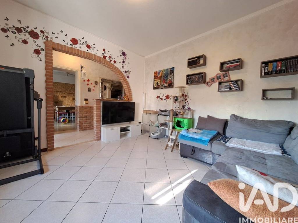 casa indipendente in vendita a Lendinara in zona Rasa