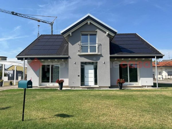 casa indipendente in vendita a Lendinara in zona Rasa