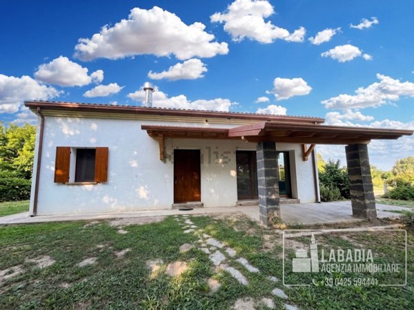 casa indipendente in vendita a Lendinara in zona Saguedo