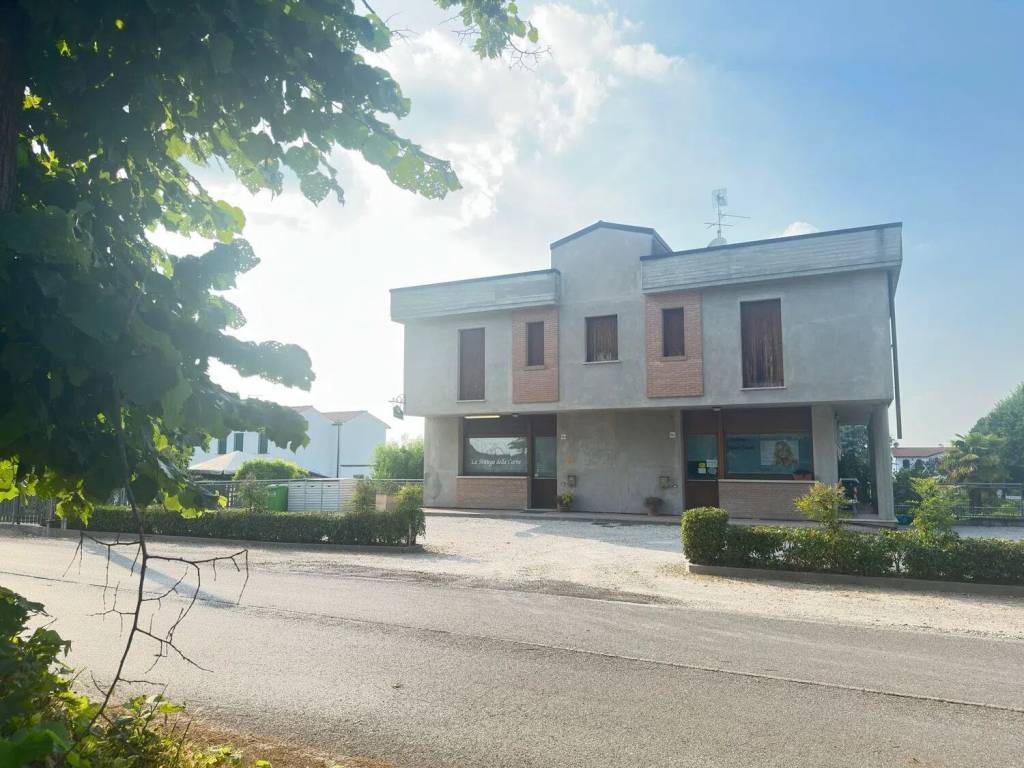 intera palazzina in vendita a Lendinara in zona Saguedo