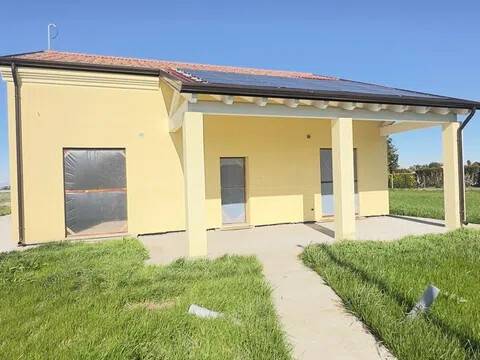 casa indipendente in vendita a Lendinara in zona Saguedo