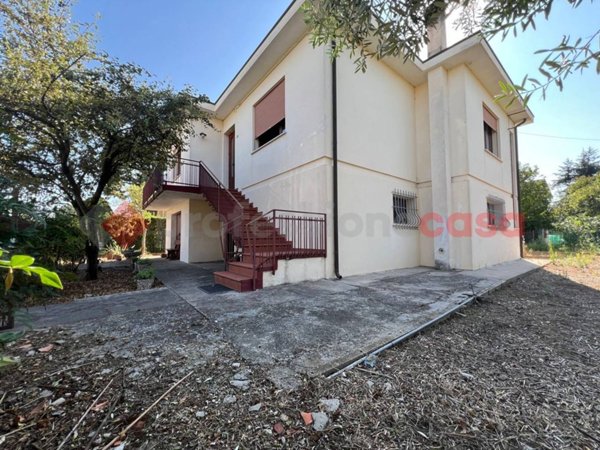 appartamento in vendita a Lendinara in zona Rasa