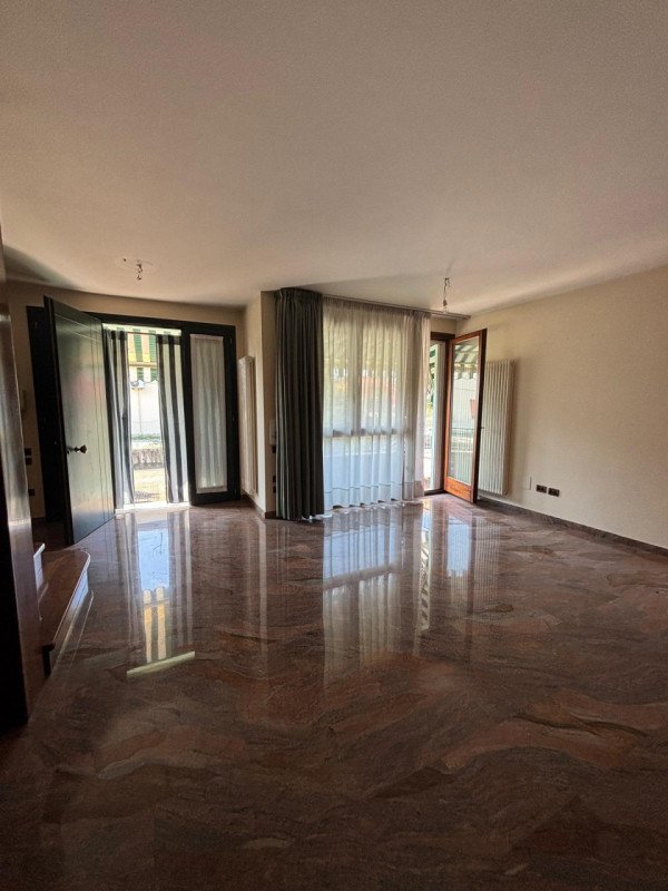 casa indipendente in vendita a Lendinara in zona Rasa