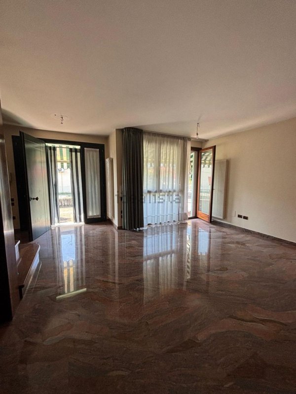 casa indipendente in vendita a Lendinara in zona Rasa