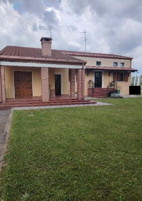casa indipendente in vendita a Lendinara in zona Saguedo