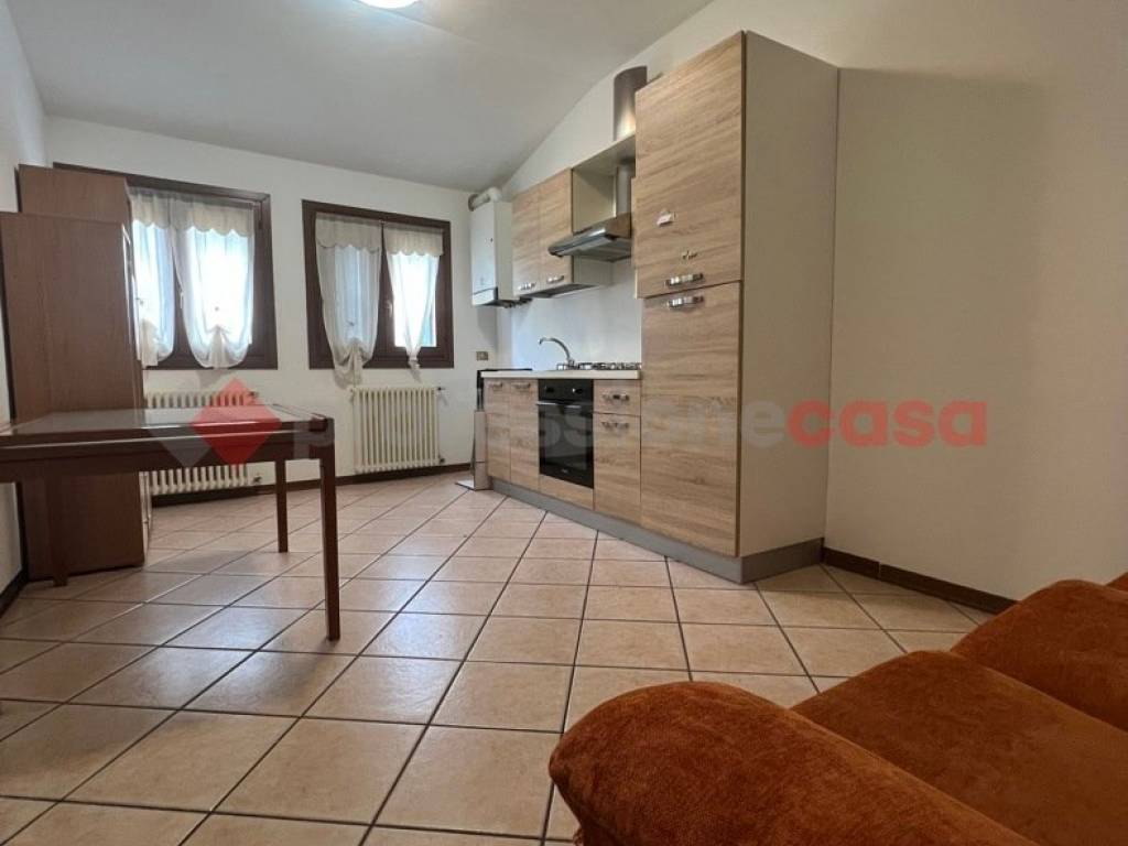 appartamento in vendita a Lendinara in zona Rasa