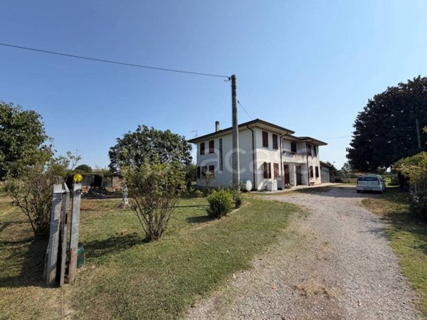 casa indipendente in vendita a Lendinara in zona Saguedo