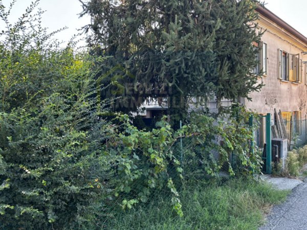 casa indipendente in vendita a Lendinara in zona Valdentro