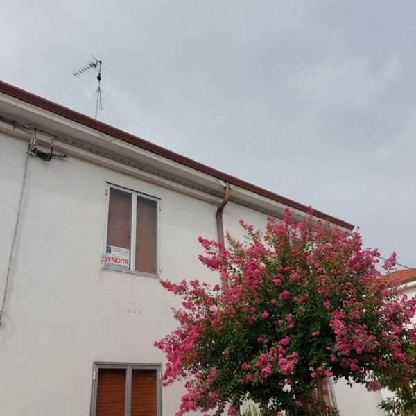 appartamento in vendita a Lendinara in zona Rasa