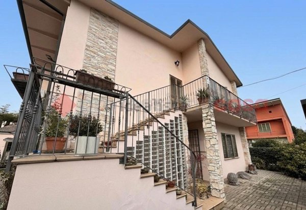 casa indipendente in vendita a Lendinara in zona Rasa