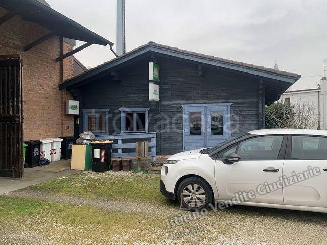 appartamento in vendita a Lendinara in zona Rasa