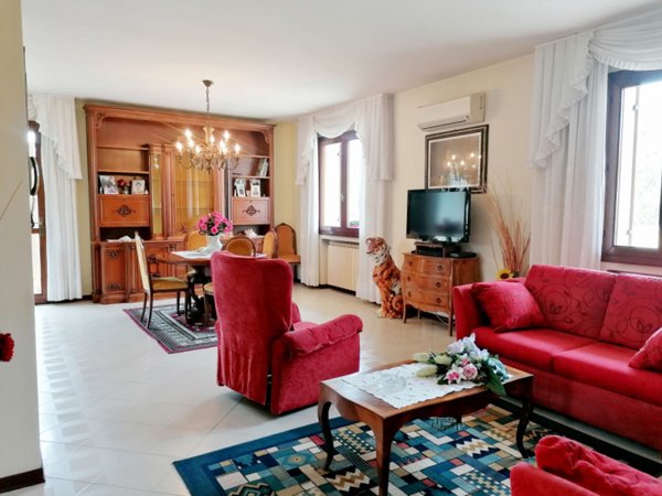 appartamento in vendita a Lendinara in zona Rasa