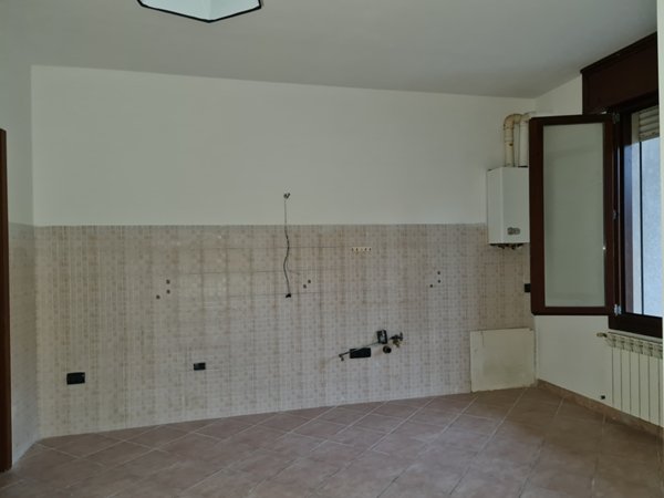 appartamento in vendita a Lendinara in zona Rasa