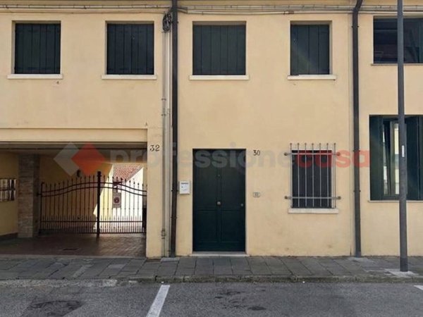 appartamento in vendita a Lendinara in zona Rasa
