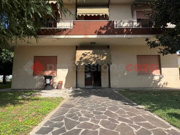 casa indipendente in vendita a Lendinara in zona Rasa