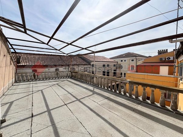 casa indipendente in vendita a Lendinara in zona Rasa