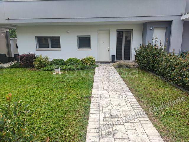 casa indipendente in vendita a Lendinara in zona Rasa