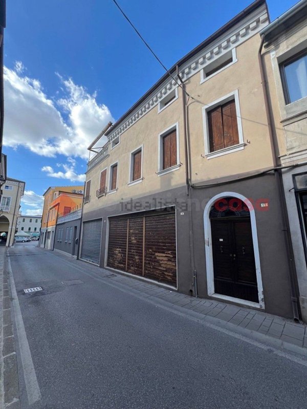 casa indipendente in vendita a Lendinara in zona Rasa